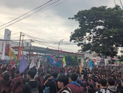 Aliansi Merah Maron Padati Bundaran Saronde